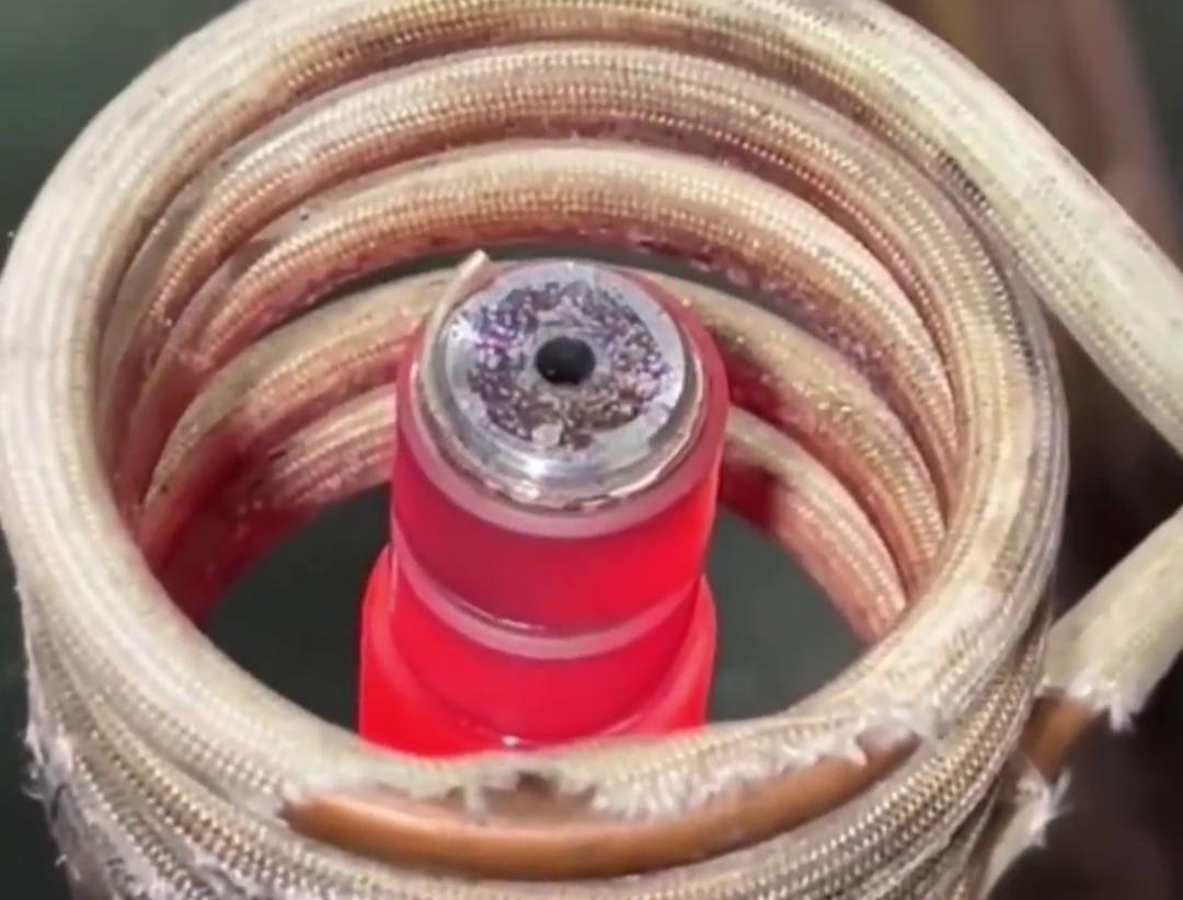 高頻釬焊機(jī)適用于不銹鋼焊接工藝，如管道、容器、結(jié)構(gòu)件等