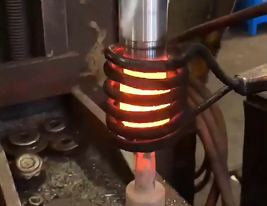 高頻淬火機(jī)床，可以做到齒輪銷軸半、全自動(dòng)化淬火熱處理