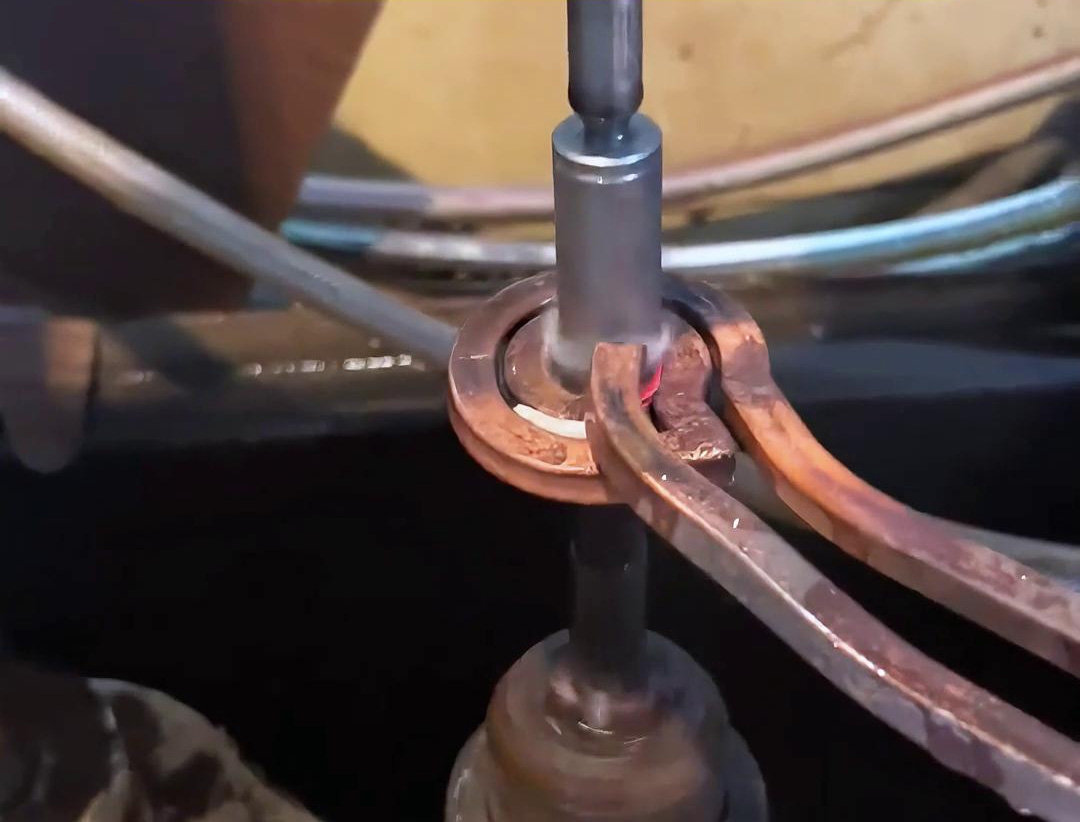 數(shù)控自動化淬火機(jī)床通常需要定制化生產(chǎn)-適合軸齒輪淬火熱處理