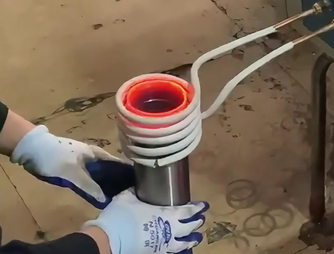 軸頭套筒的熱配合是一種通過加熱套筒或軸頭以實現(xiàn)緊密配合的工藝方法