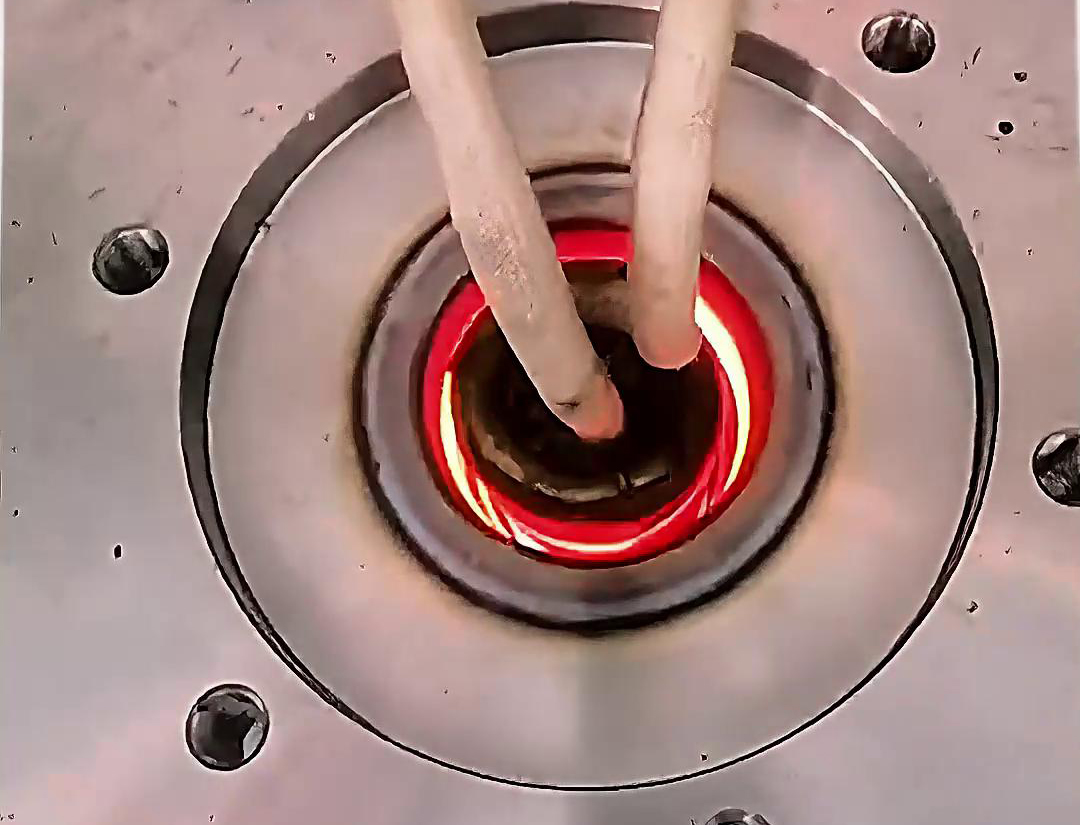 內(nèi)孔高頻加熱是一種利用高頻電磁場對物體內(nèi)部孔道進行加熱的技術