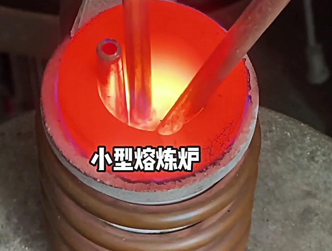 海拓小型高頻熔煉爐的用途遠(yuǎn)不止于熔煉銀粉，還用來熔