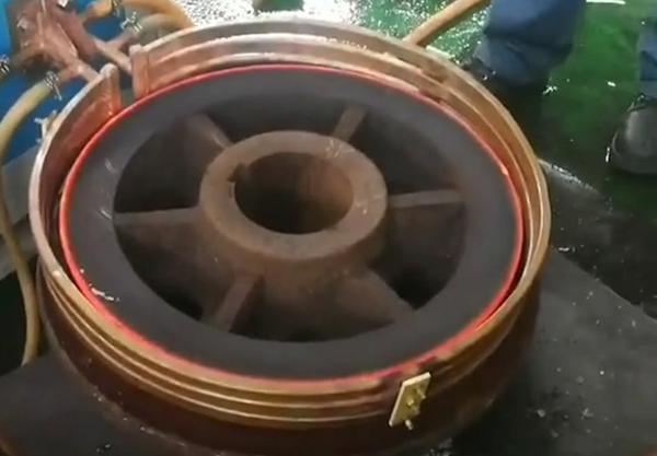 淬火機(jī)淬火時(shí)無需人工操作，淬火一鍵完成，節(jié)約人力成本。